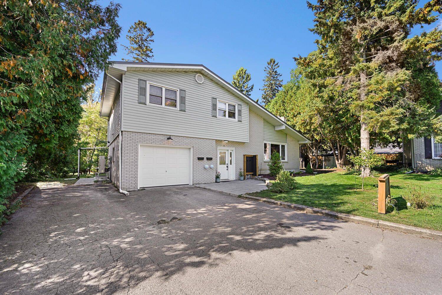 Brockville, ON K6V 1N4,6 Maplewood CIR