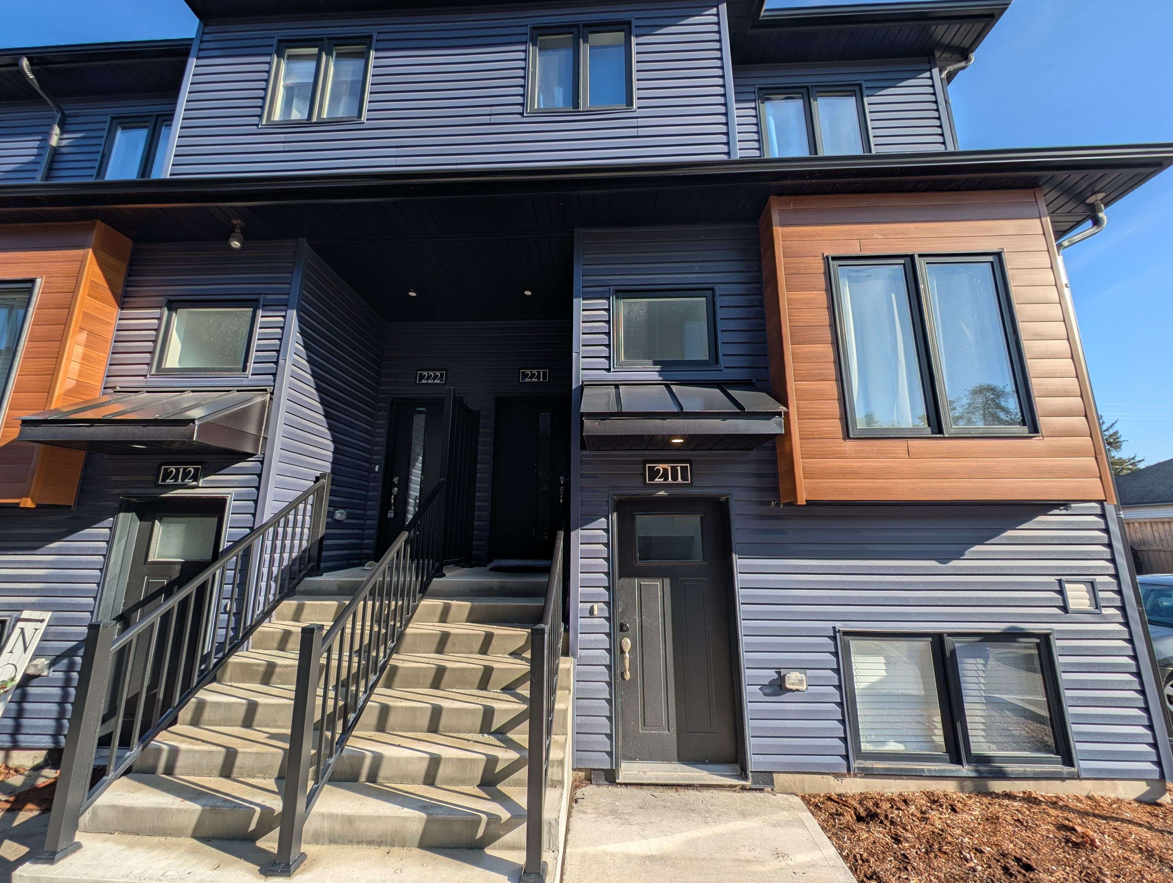 Welland, ON L3C 0K1,781 Clare AVE E #211