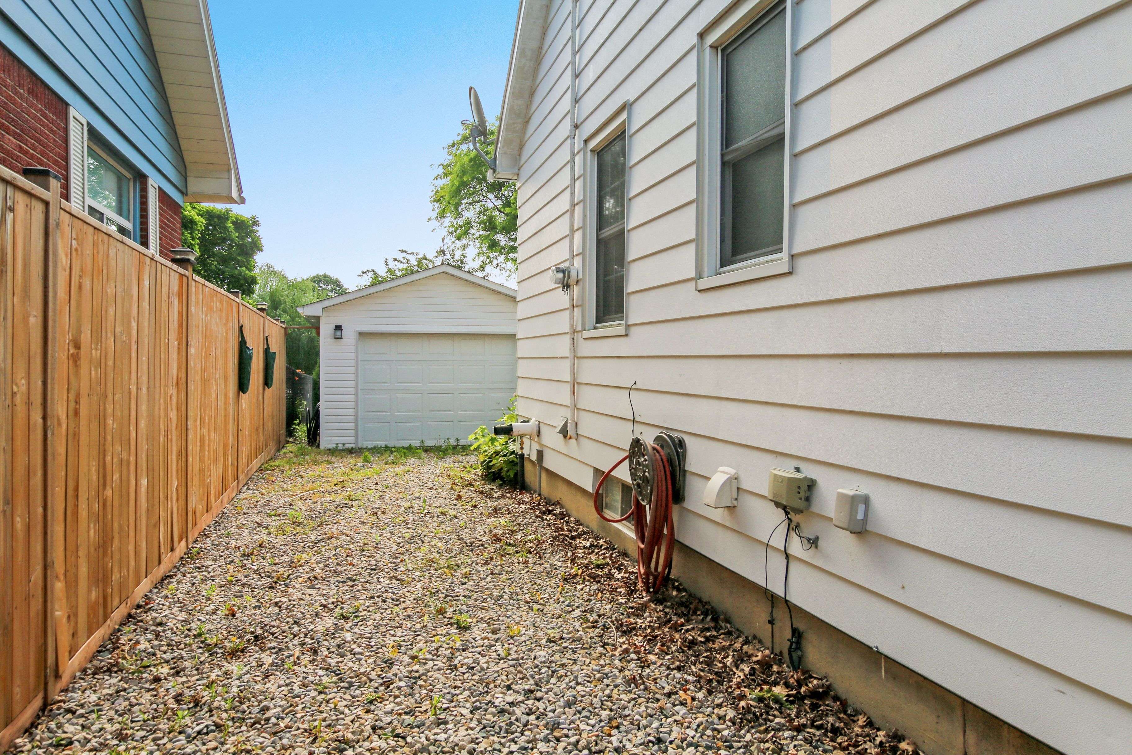 Chatham-kent, ON N8A 4J9,26 Grand AVE