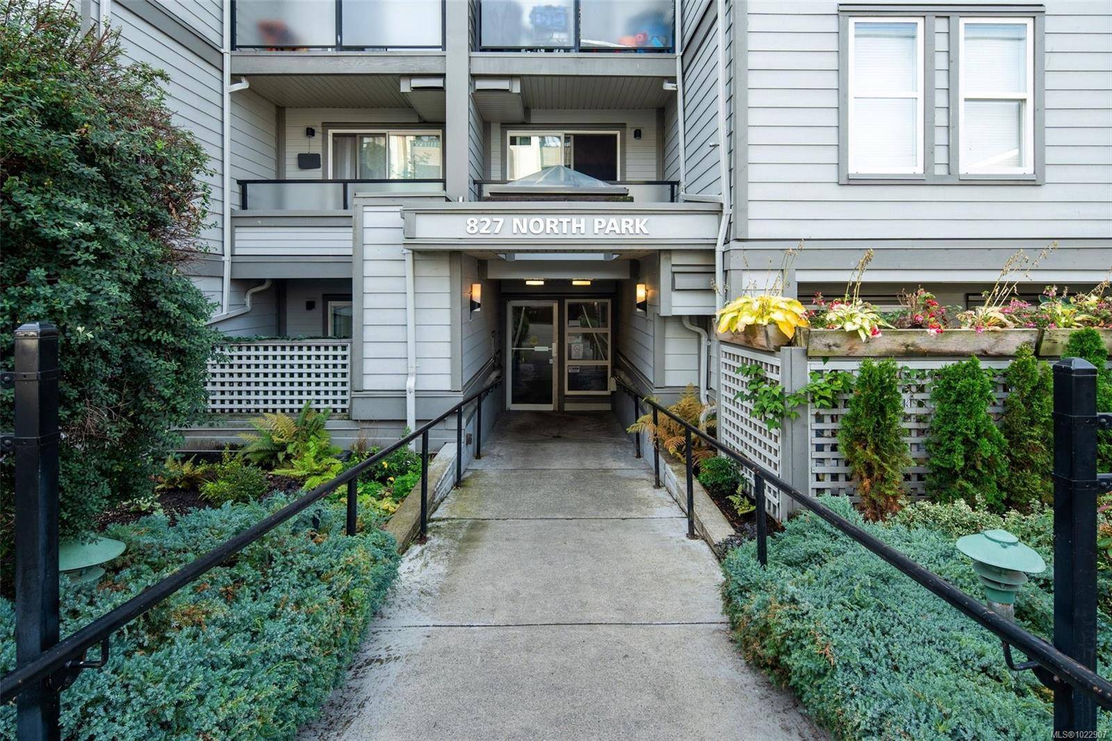 Victoria, BC V8W 3Y3,827 North Park St #119
