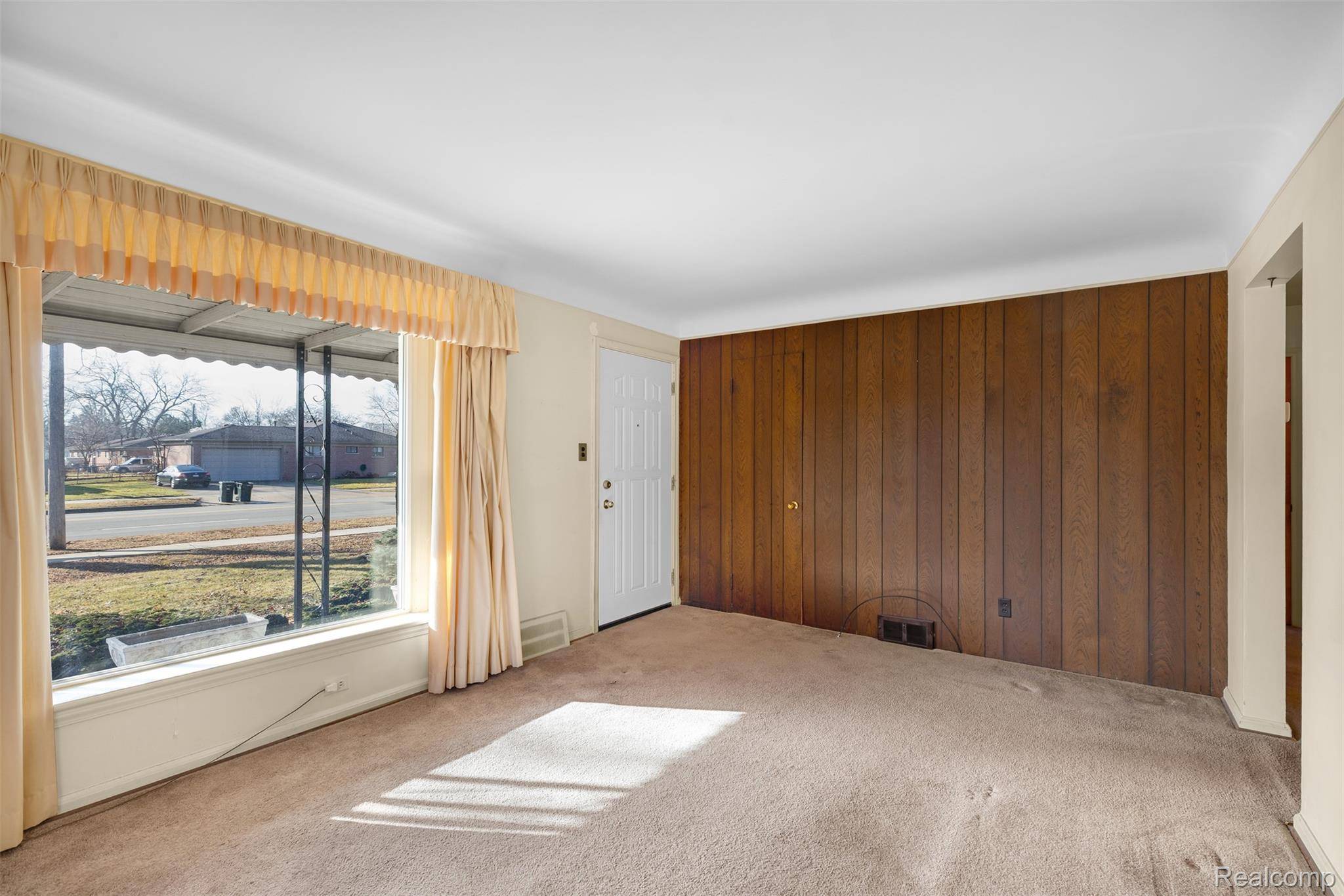 St. Clair Shores, MI 48080,22225 E 10 Mile RD