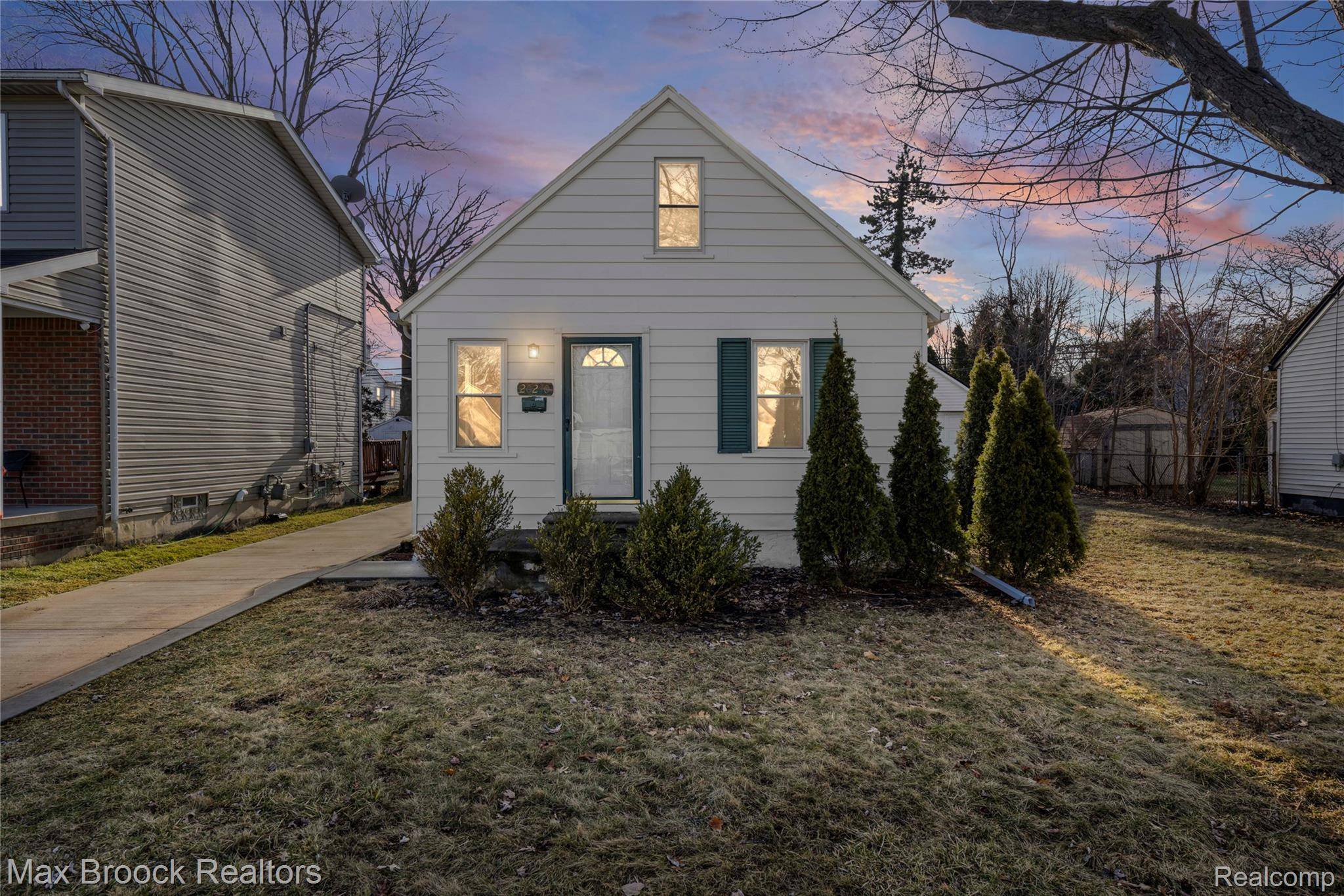 Harper Woods, MI 48225,20240 Hollywood ST