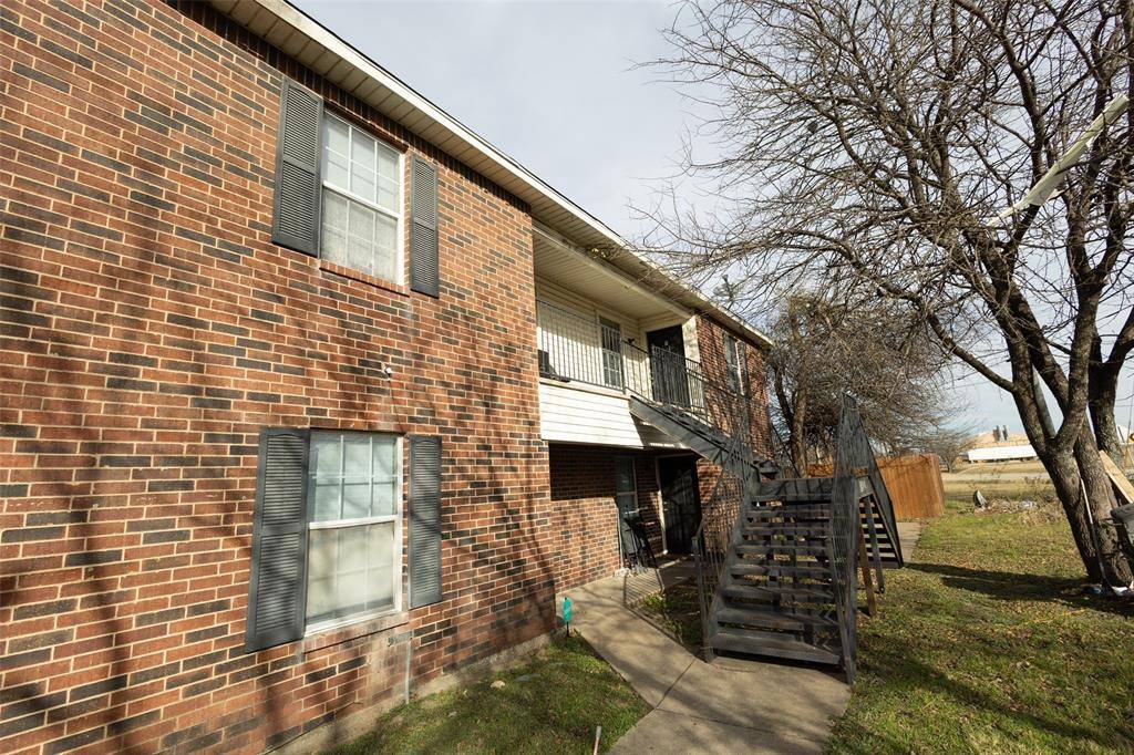 Crowley, TX 76036,300 S Magnolia Street #D