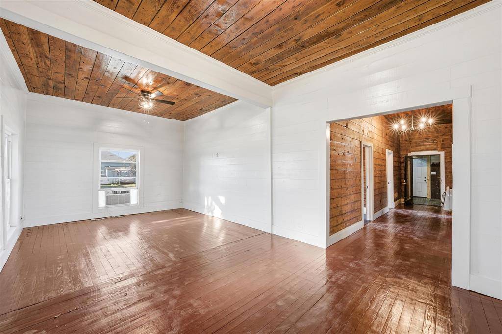 Lott, TX 76656,602 Cedar Street