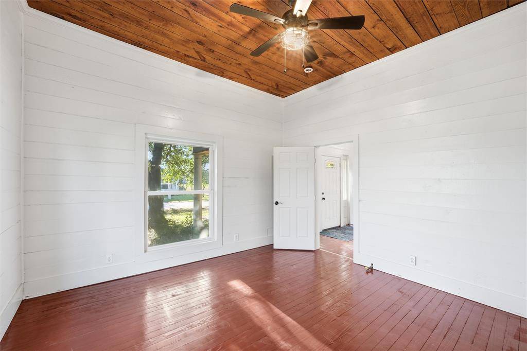 Lott, TX 76656,602 Cedar Street