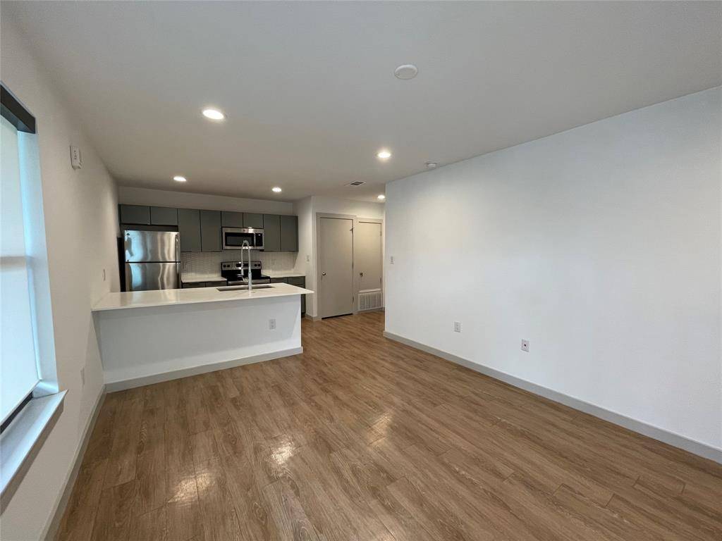 Dallas, TX 75214,5520 Gaston Avenue #202