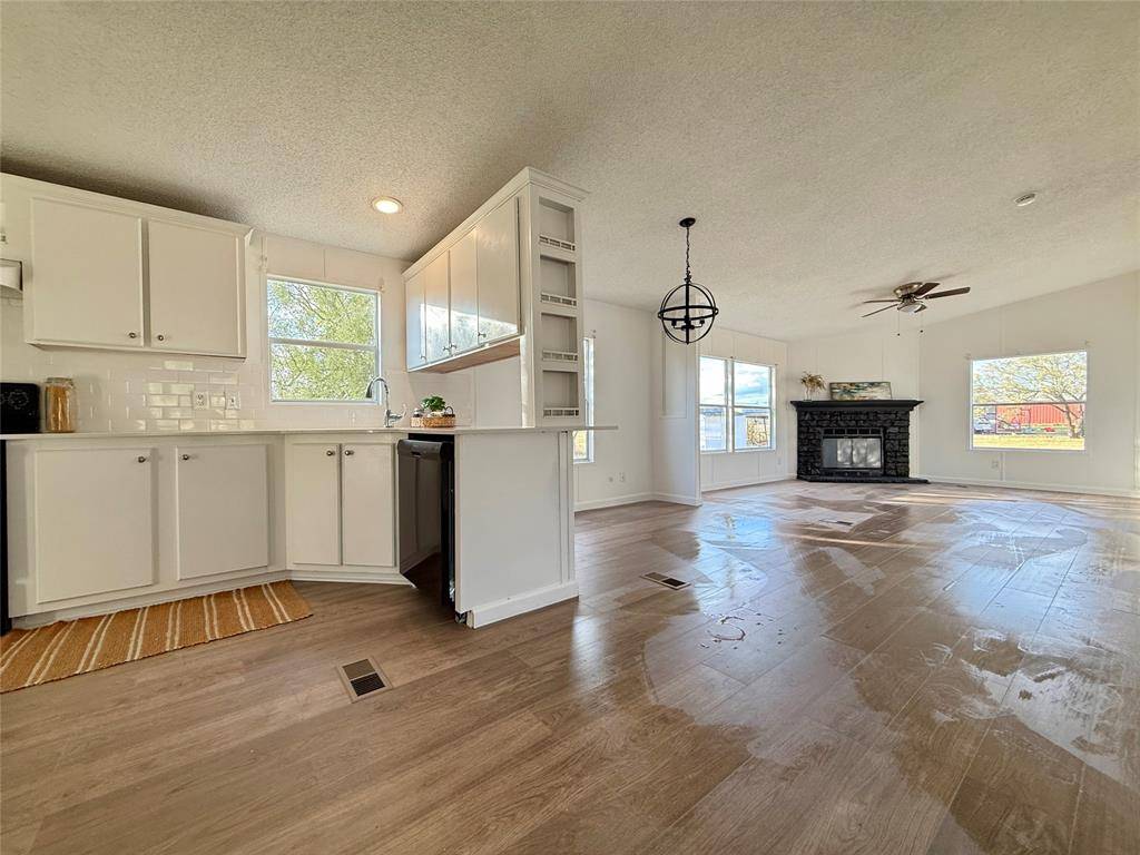 Weatherford, TX 76085,332 Water View Lane