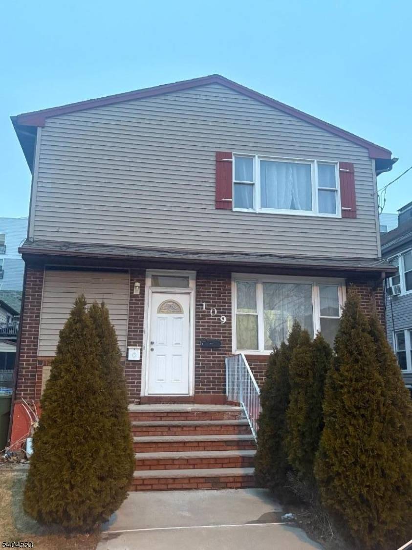 Linden City, NJ 07036,109 Penn Pl #1