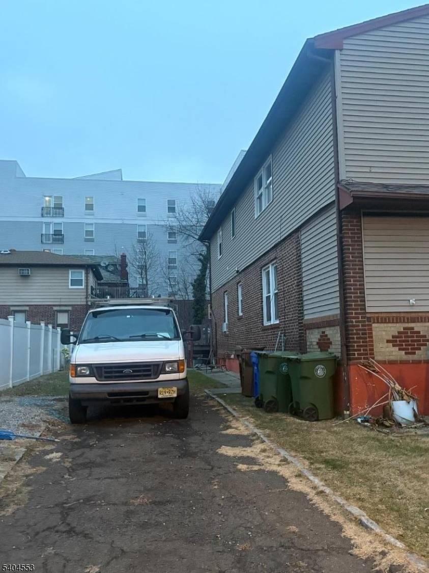 Linden City, NJ 07036,109 Penn Pl #1