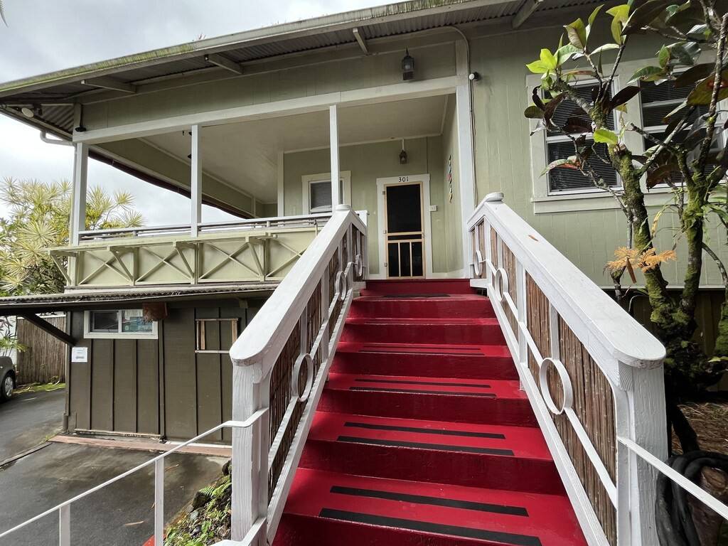 Hilo, HI 96720,301 PONAHAWAI ST