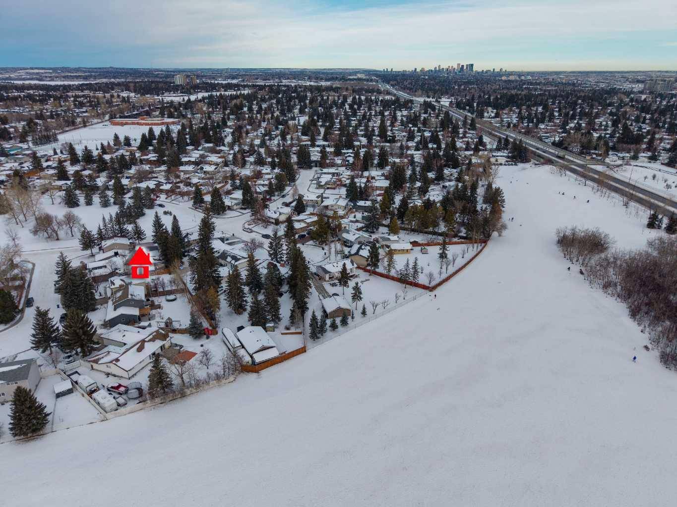 Calgary, AB T2W 2M3,169 Braniff CRES SW