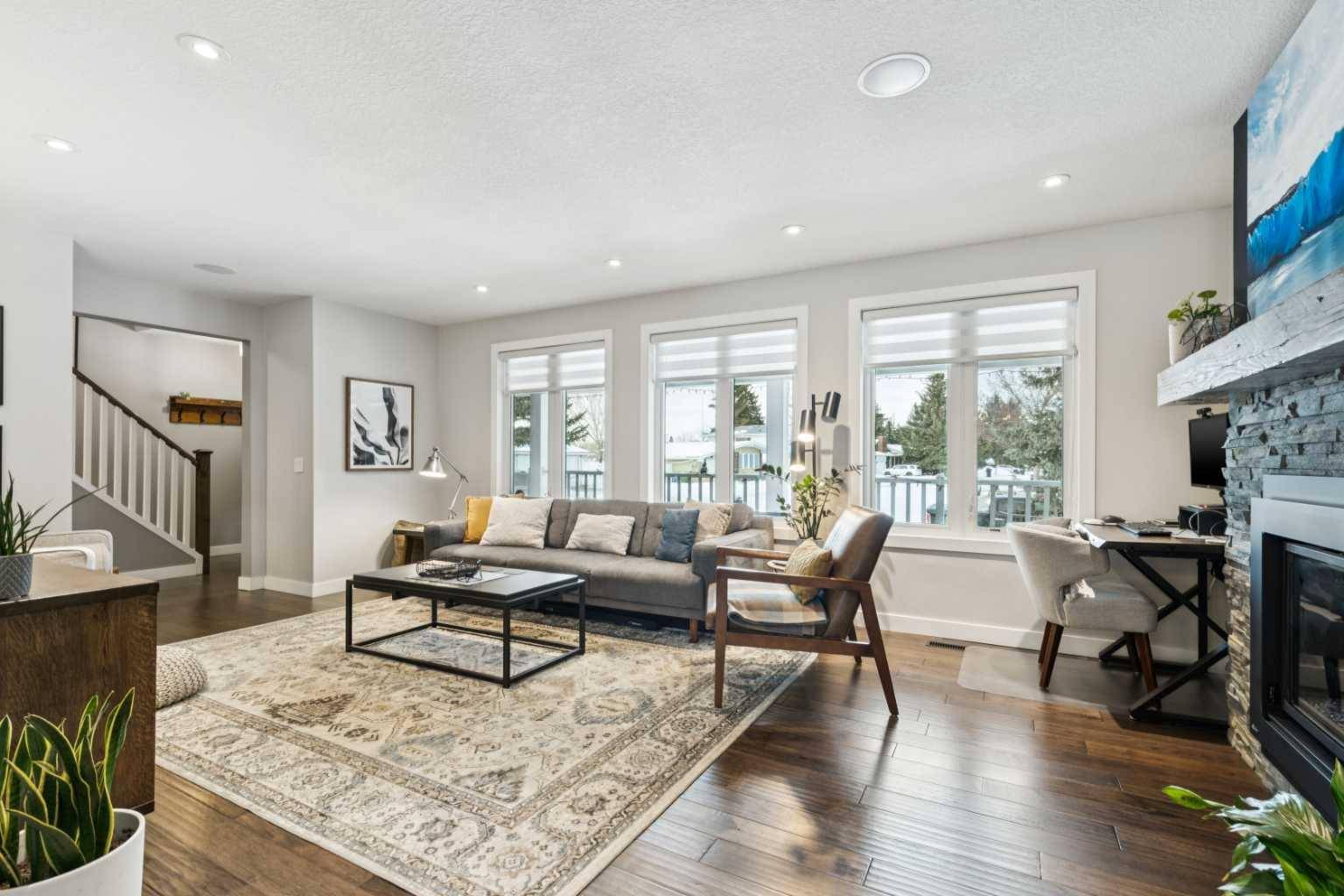 Calgary, AB T2W 2M3,169 Braniff CRES SW