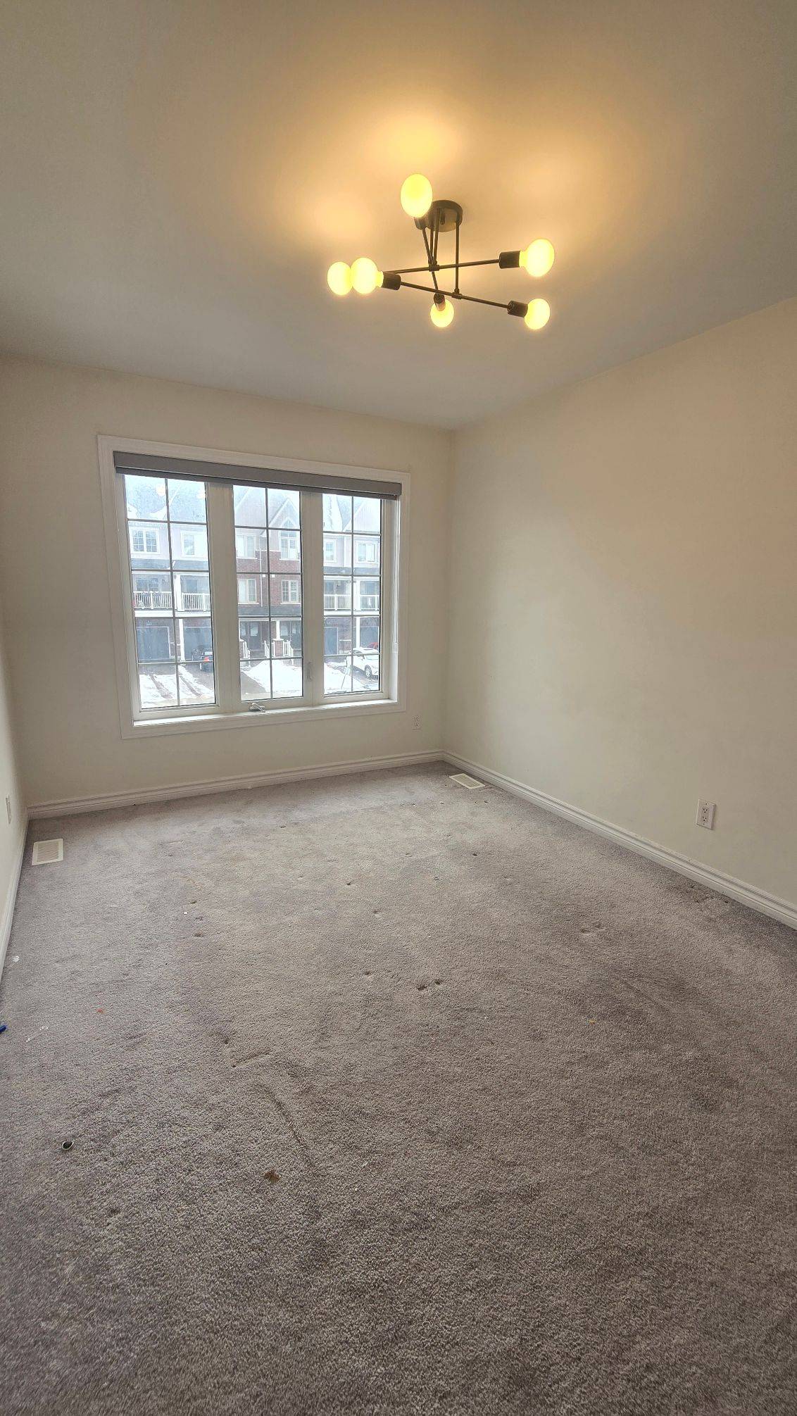 Whitby, ON L1R 0R1,86 Sutcliffe DR