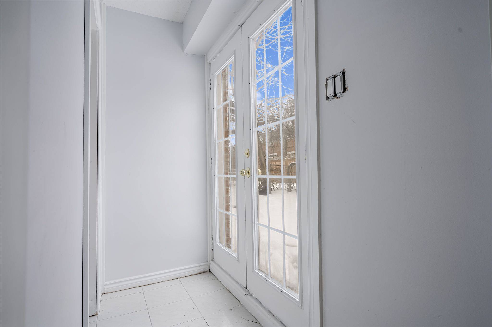 Toronto E11, ON M1B 1R6,50 Applemore RD #Bsmt