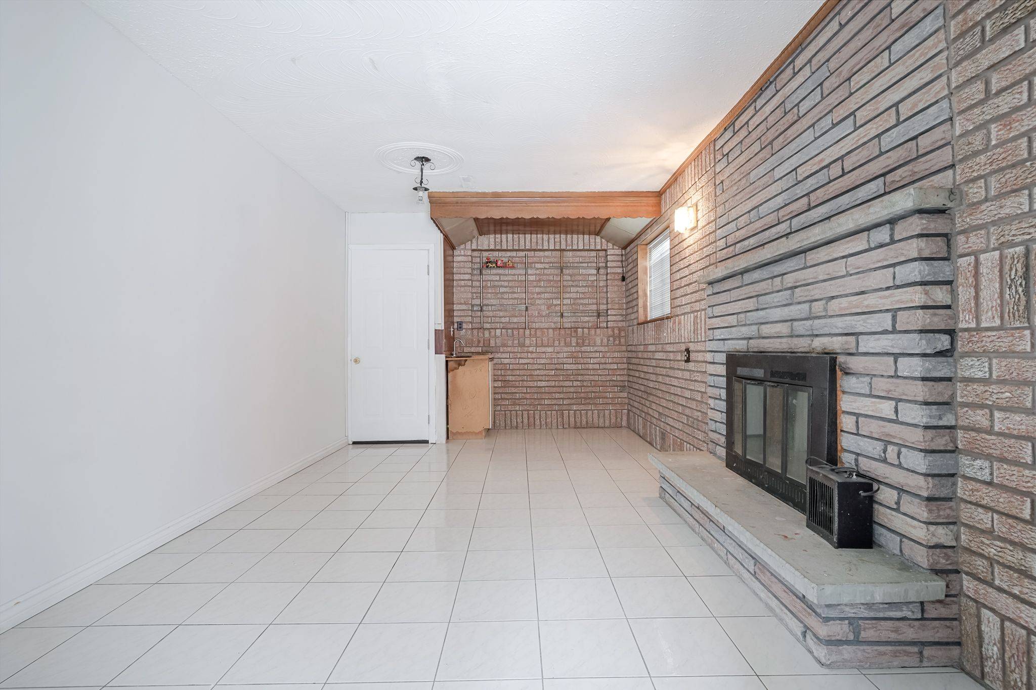 Toronto E11, ON M1B 1R6,50 Applemore RD #Bsmt