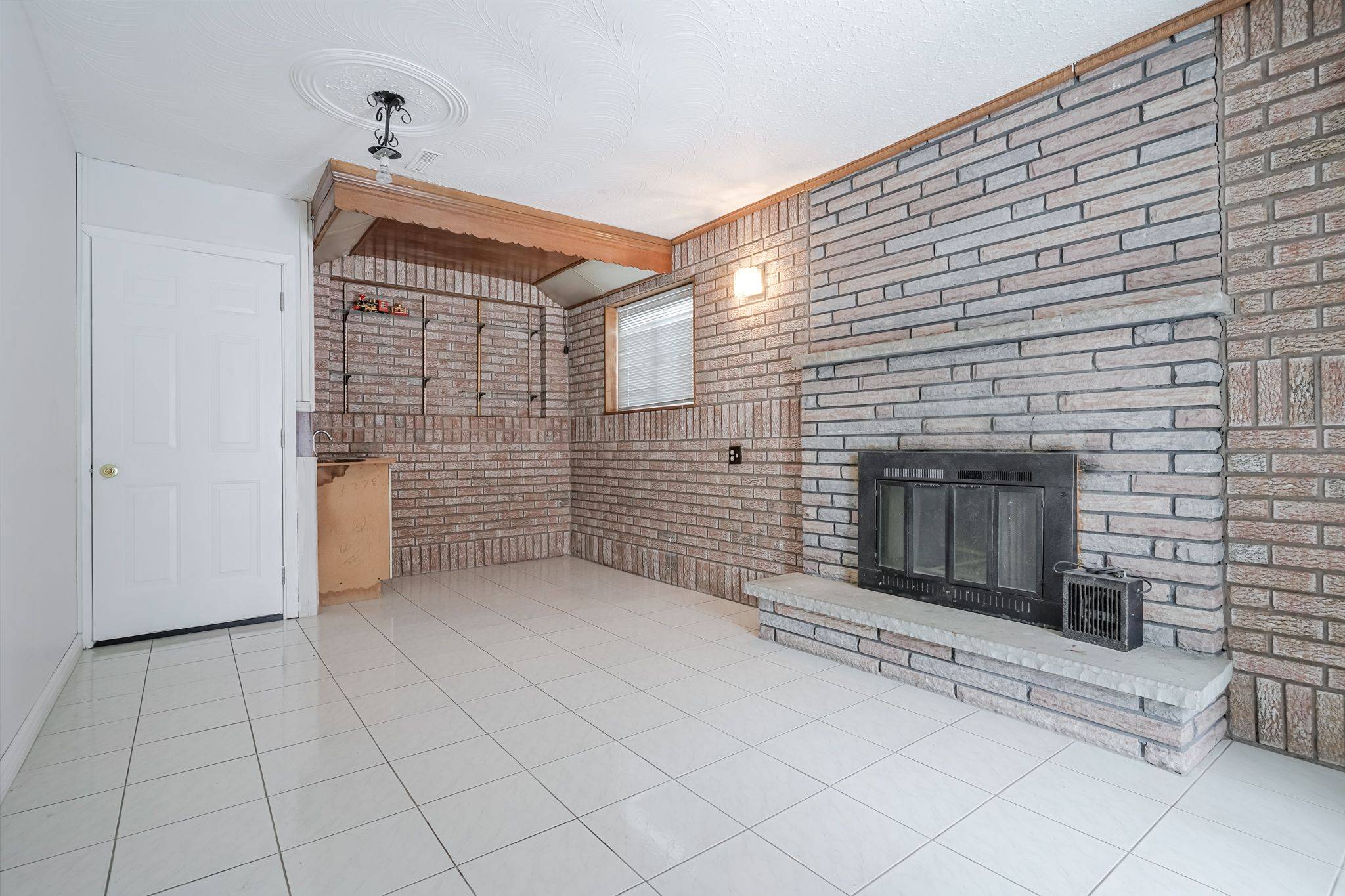 Toronto E11, ON M1B 1R6,50 Applemore RD #Bsmt