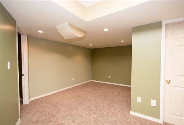 Whitby, ON L1R 3N3,20 Neill AVE