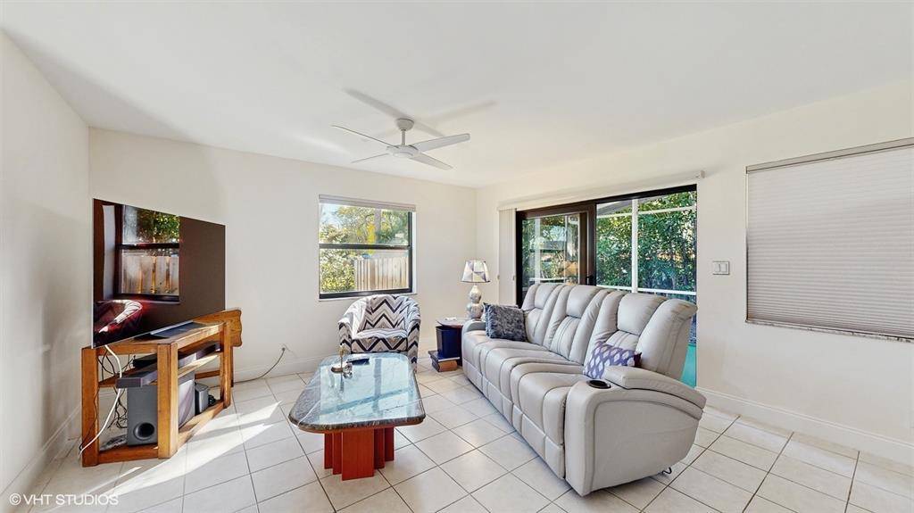 Wilton Manors, FL 33305,2113 NE 11th Ave #2113