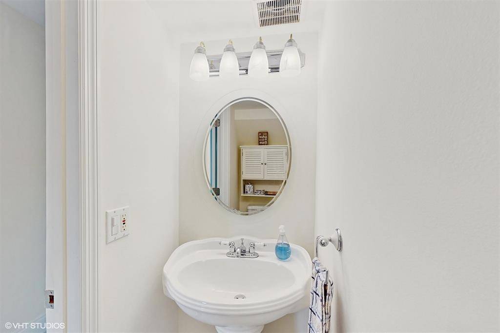 Wilton Manors, FL 33305,2113 NE 11th Ave #2113