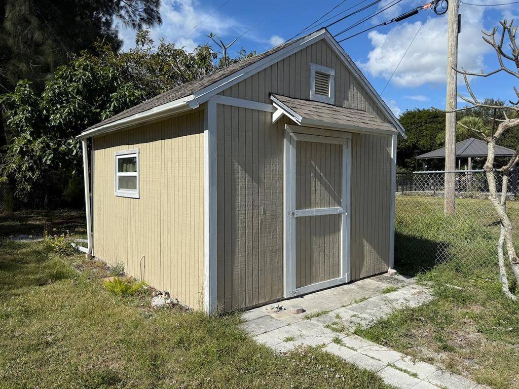 West Palm Beach, FL 33409,2000 Seminole Blvd