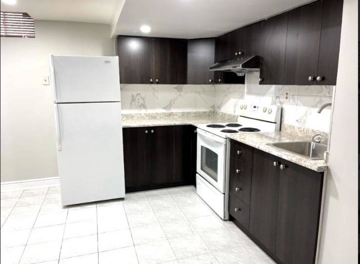 Brampton, ON L6Y 4K8,88 Hudson DR #LOWER