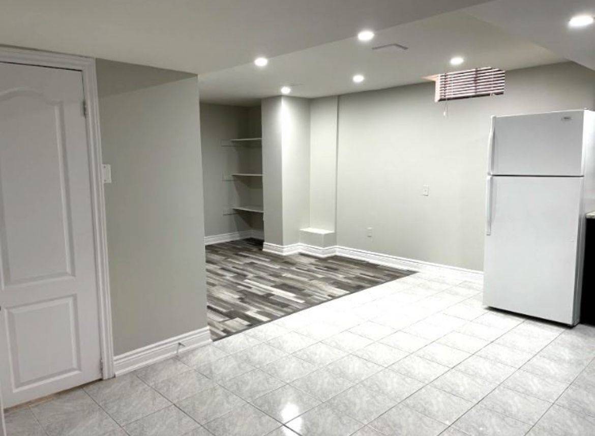 Brampton, ON L6Y 4K8,88 Hudson DR #LOWER