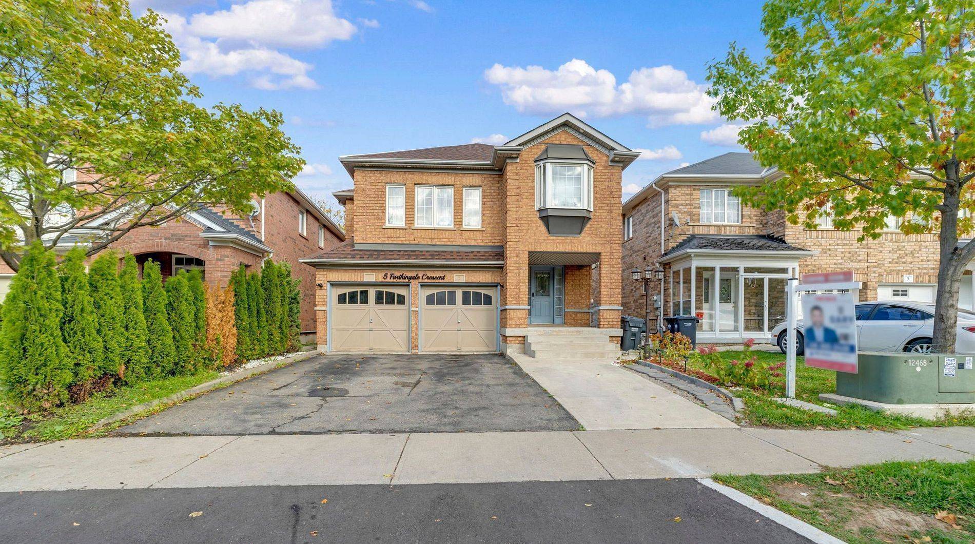 Brampton, ON L7A 1R3,5 Farthingale CRES