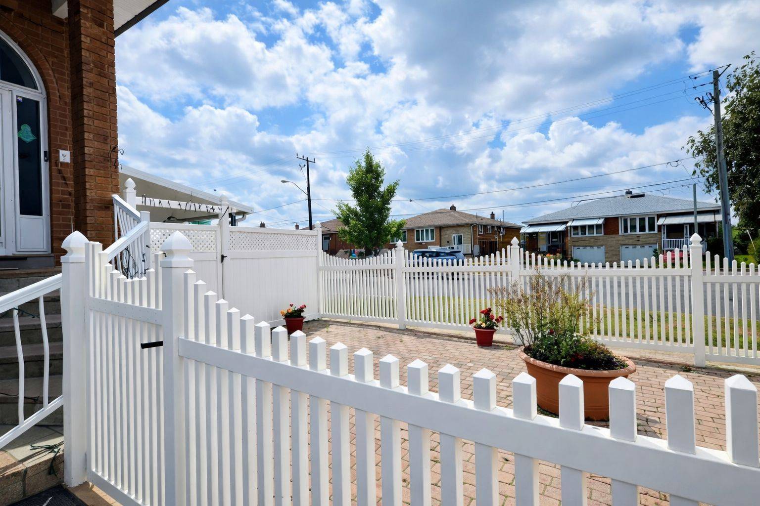 Toronto W05, ON M3L 2K5,2 Clubhouse CT