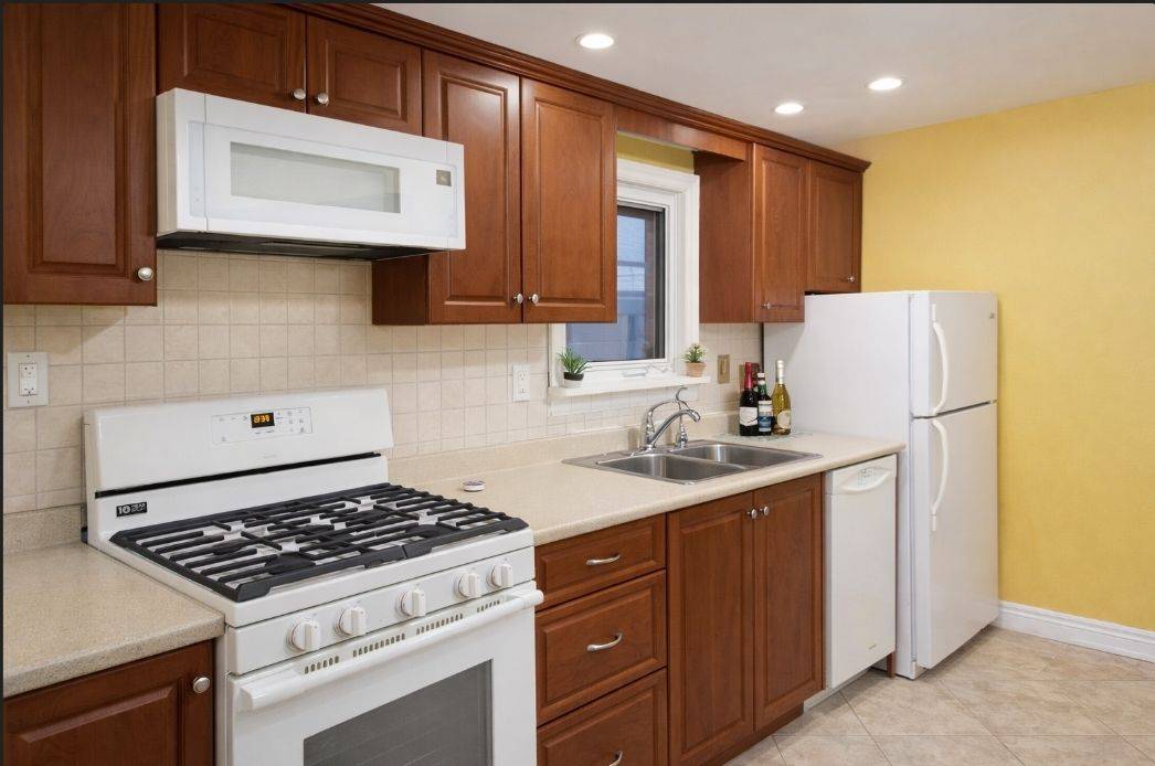 Toronto W05, ON M3L 2K5,2 Clubhouse CT