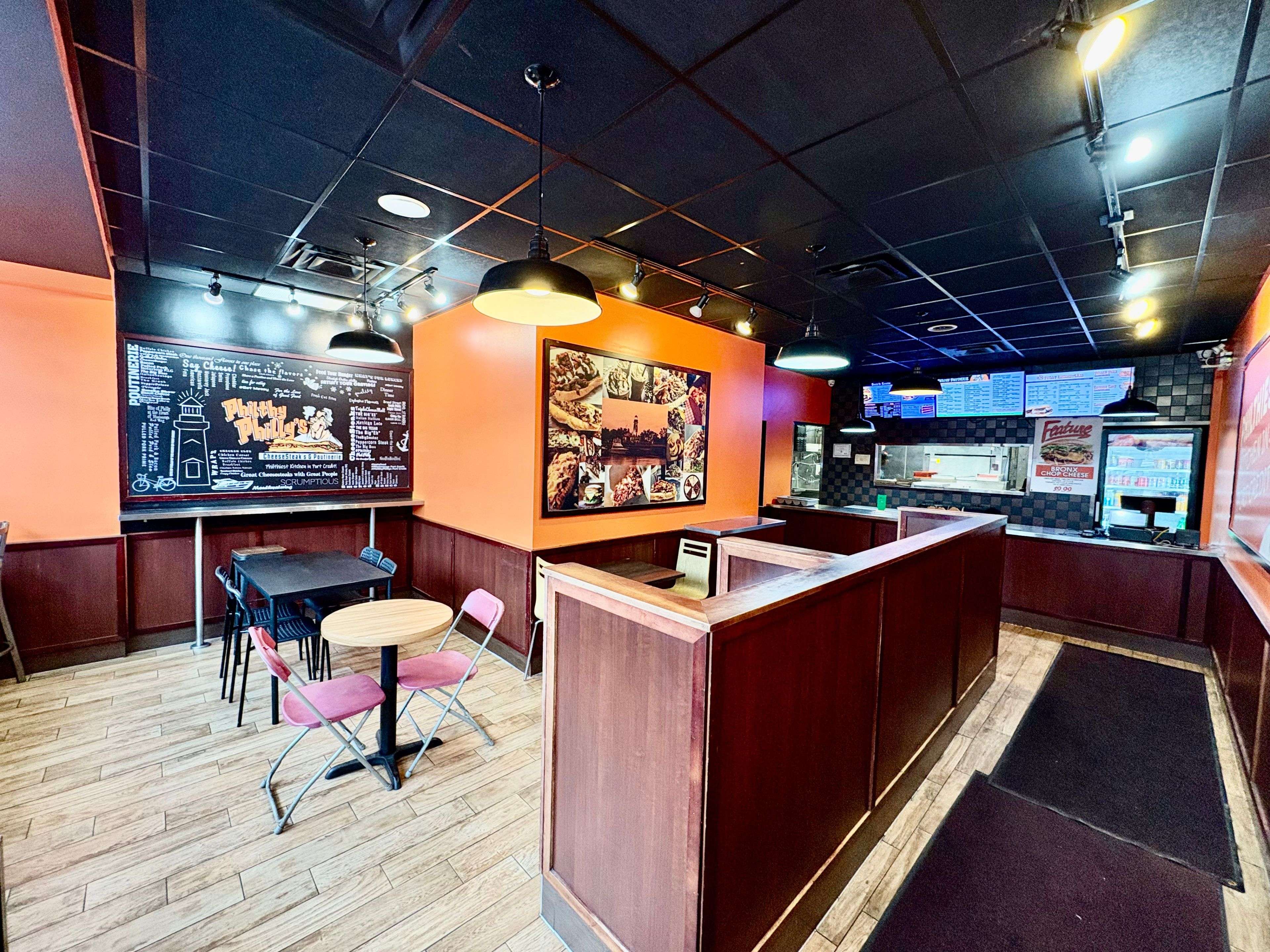 Mississauga, ON L5G 1C9,114 Lakeshore RD E #4