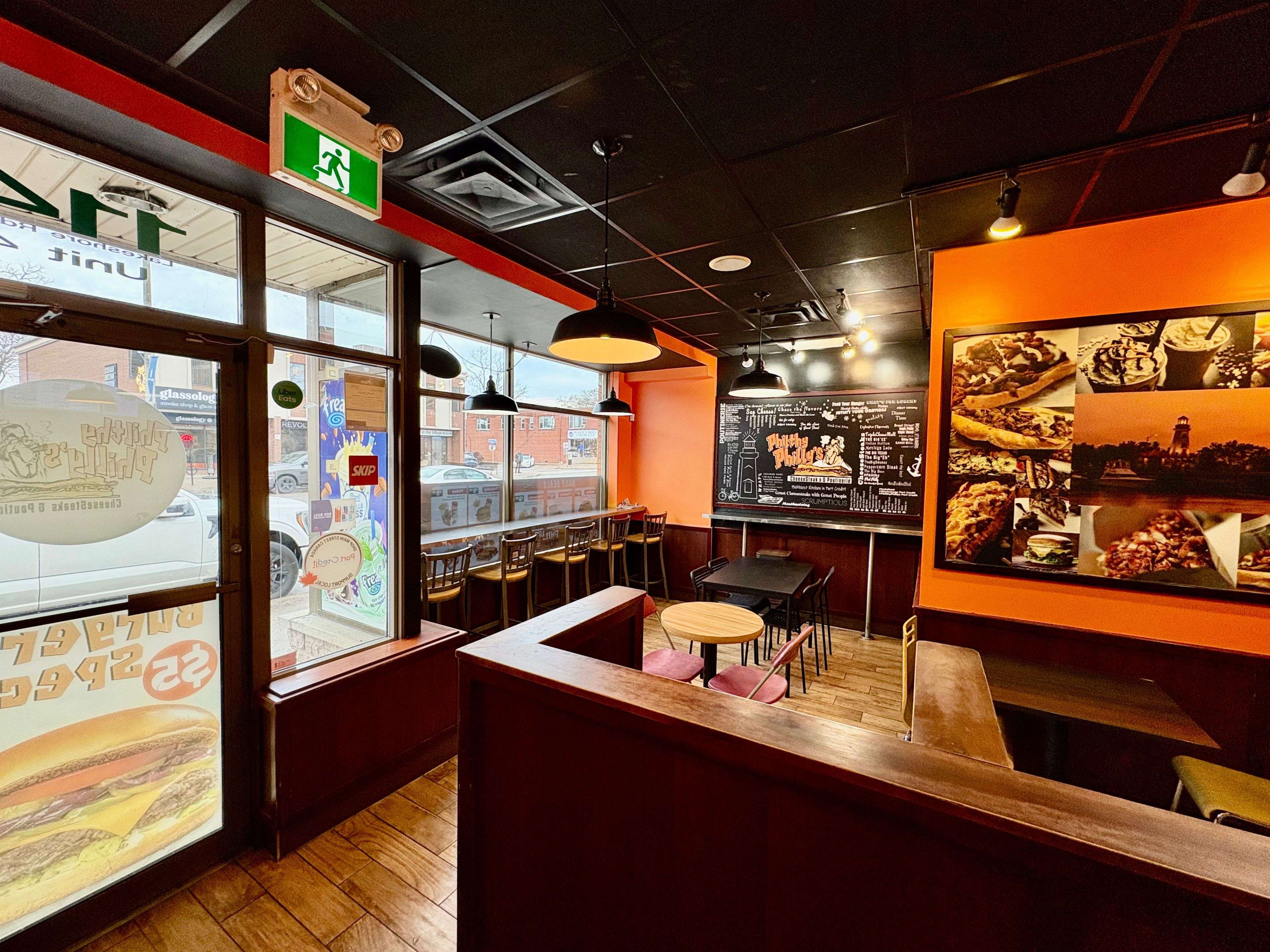 Mississauga, ON L5G 1C9,114 Lakeshore RD E #4