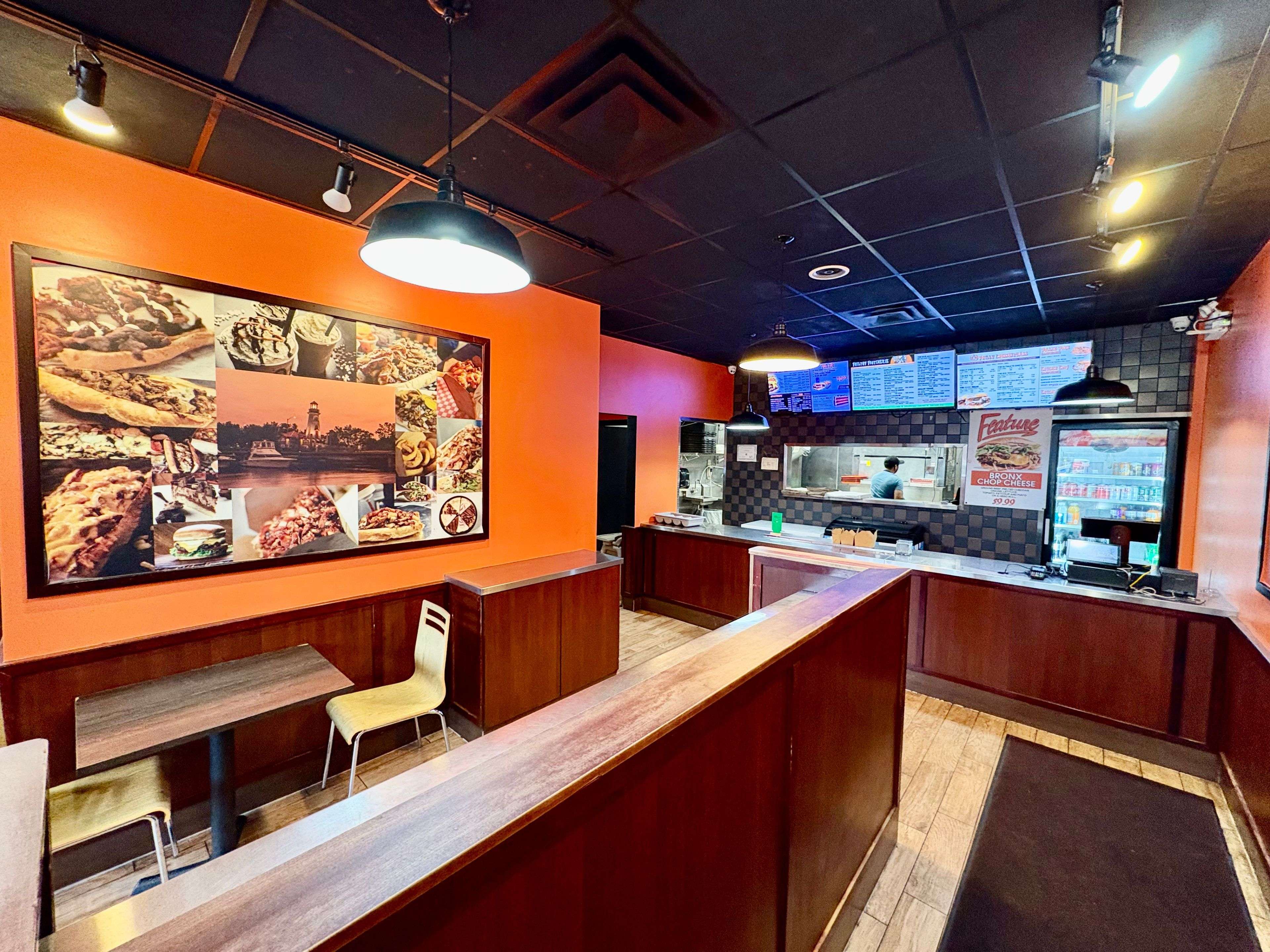 Mississauga, ON L5G 1C9,114 Lakeshore RD E #4