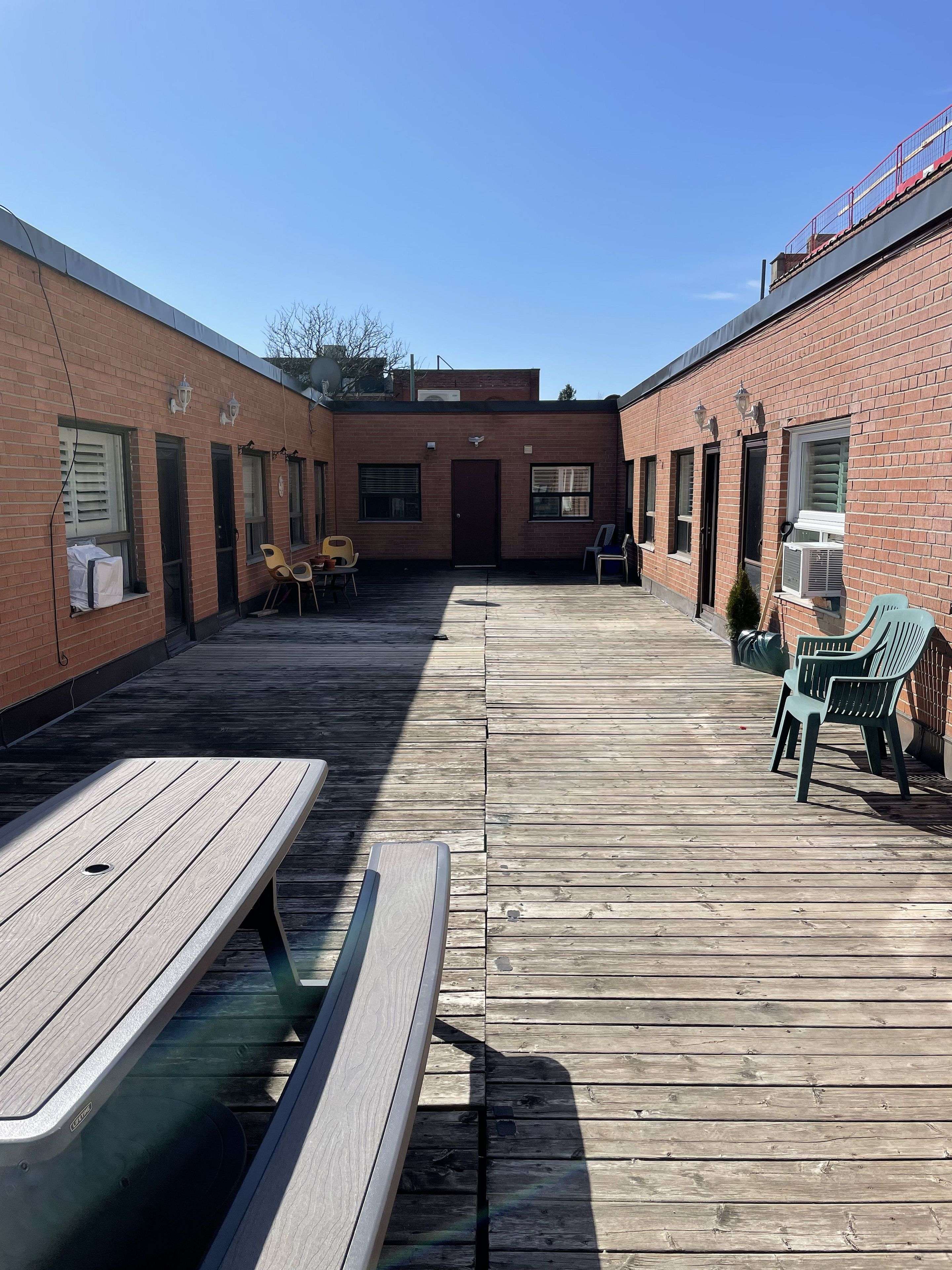 Toronto W02, ON M6P 1Y8,2940 Dundas ST W