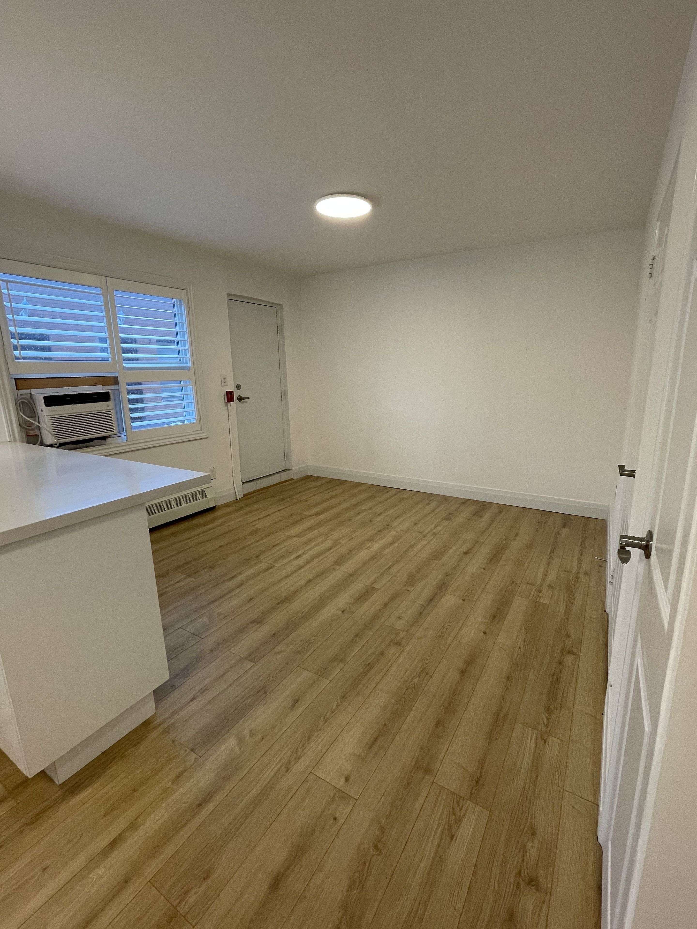 Toronto W02, ON M6P 1Y8,2940 Dundas ST W