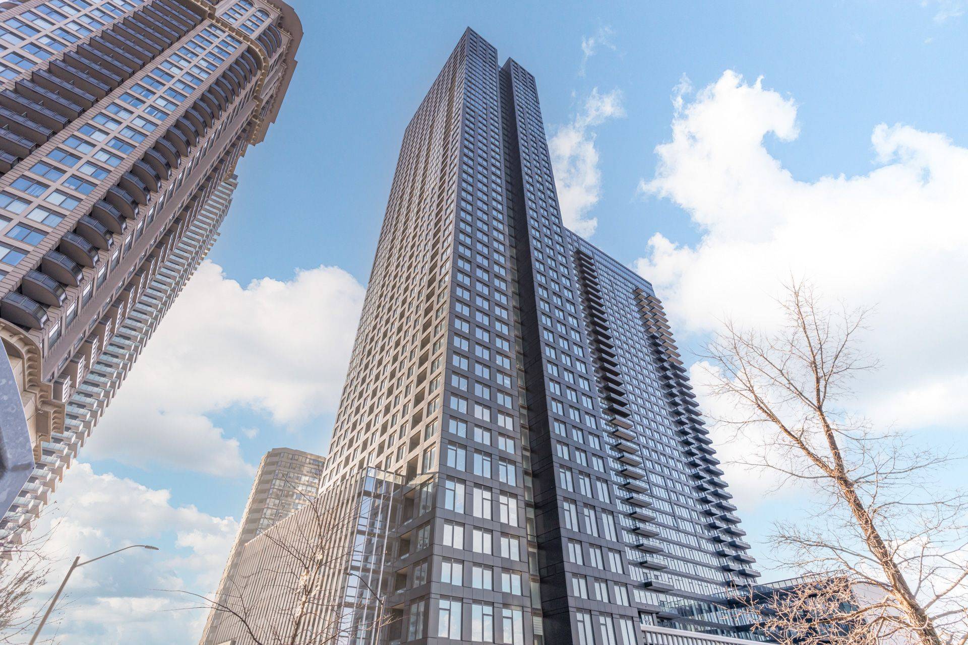 Mississauga, ON L5B 0P6,395 Square One DR #1412