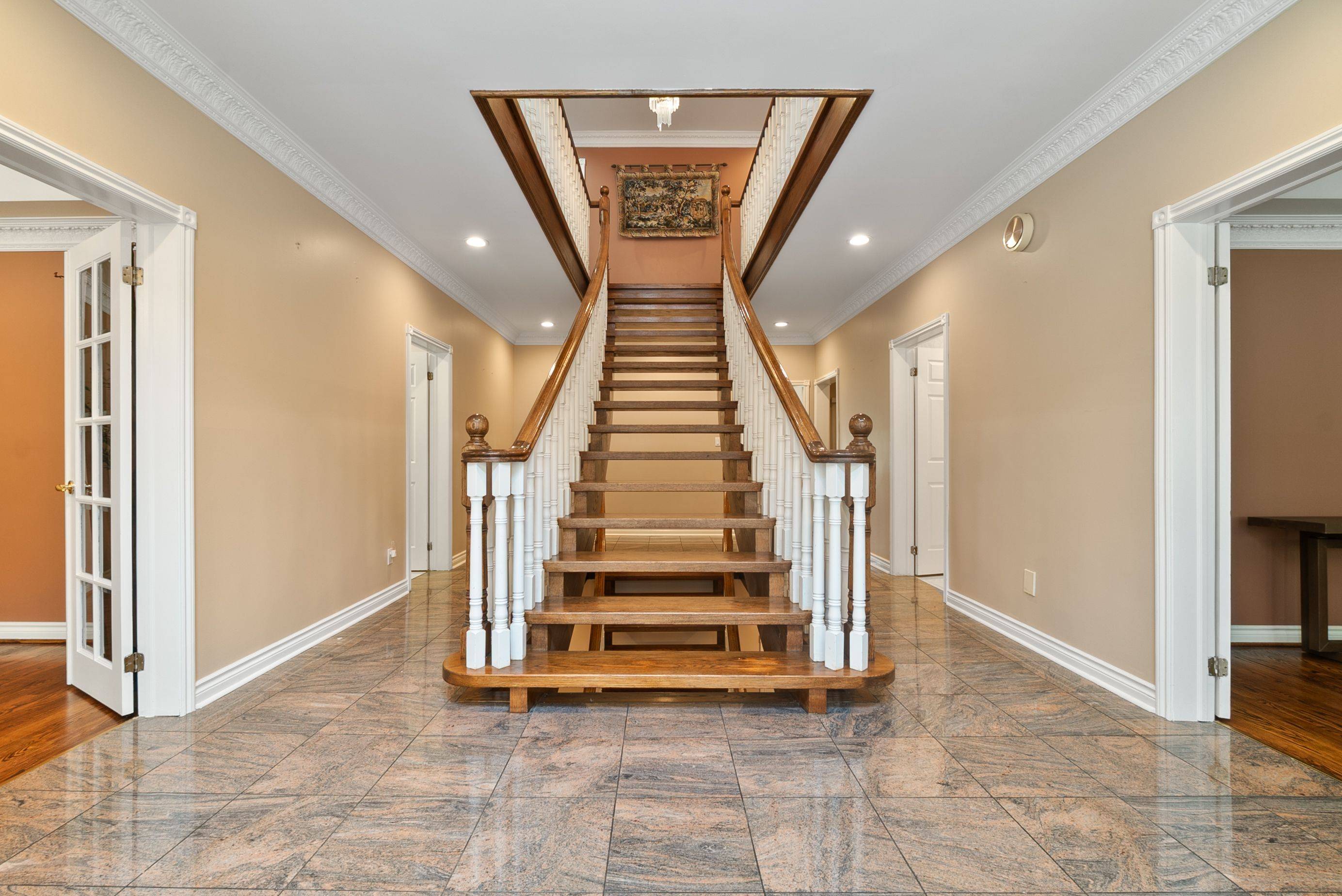 Mississauga, ON L5C 1Y1,2339 Glengarry RD