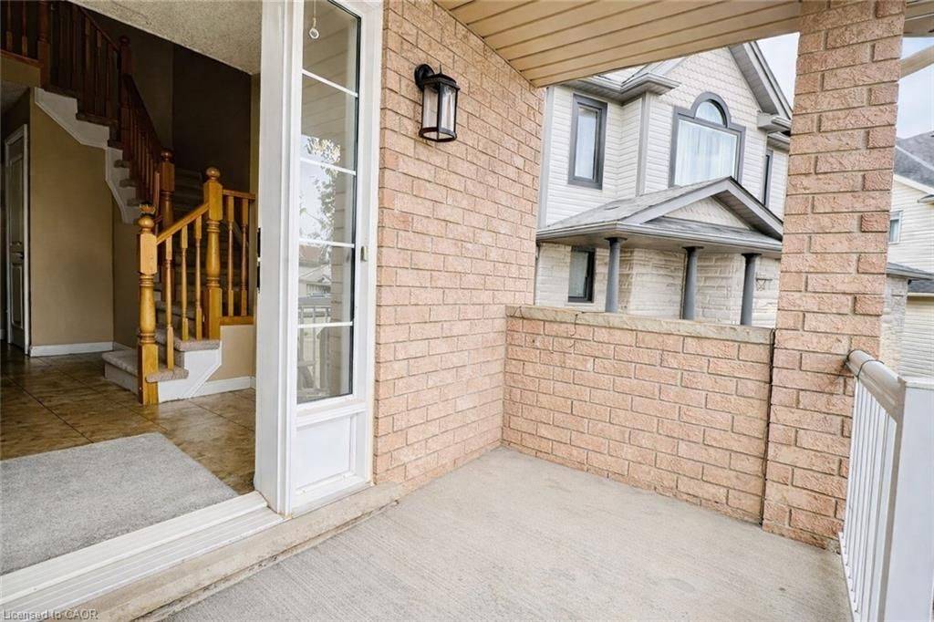 Kitchener, ON N2E 4G5,240 PURPLE SAGE CRES #Upper