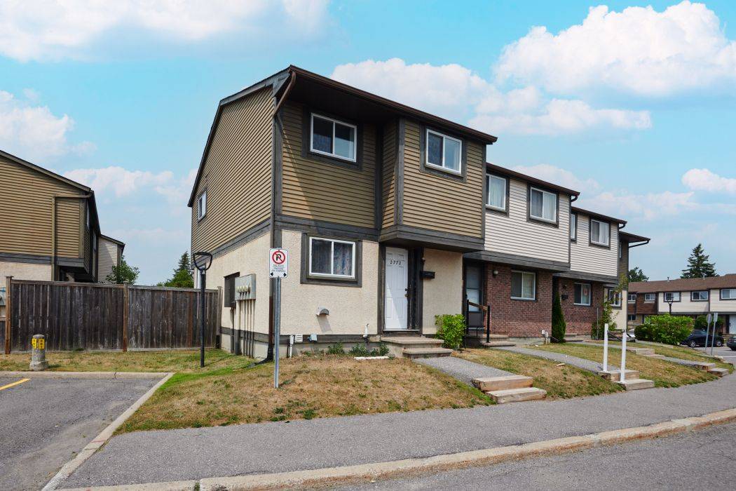 Blossom Park - Airport And Area, ON K1T 2A8,2772 Pimlico CRES #81