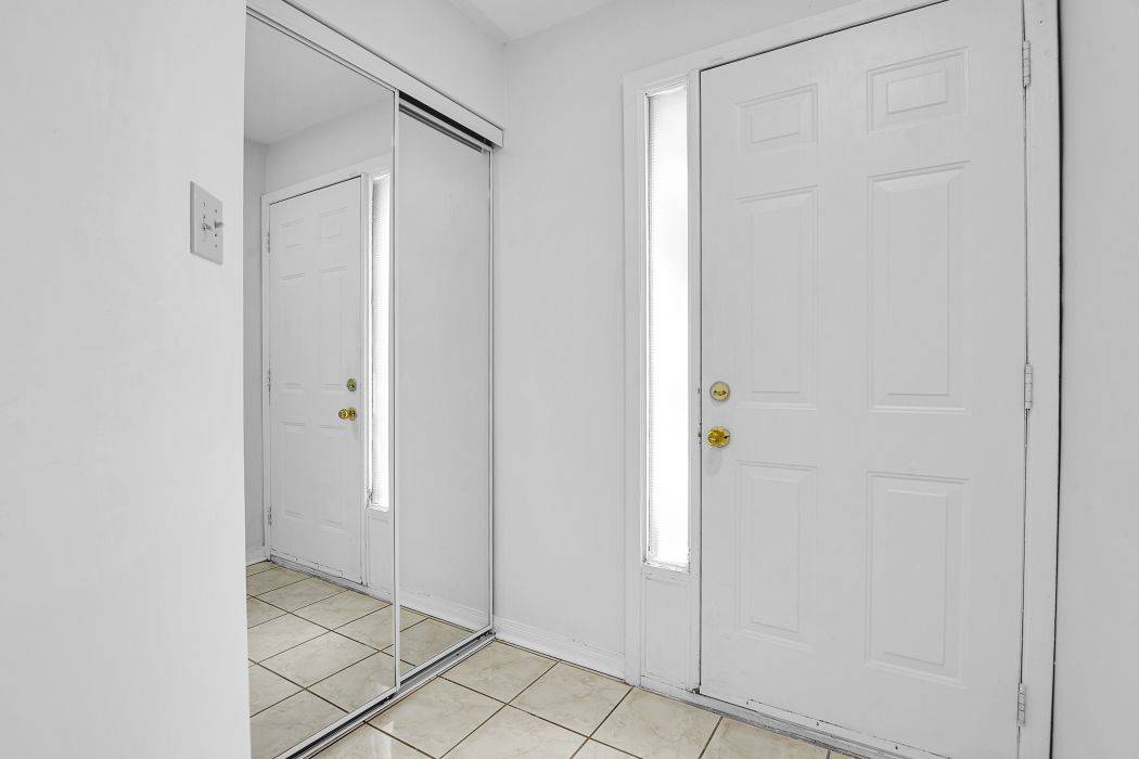 Blossom Park - Airport And Area, ON K1T 2A8,2772 Pimlico CRES #81