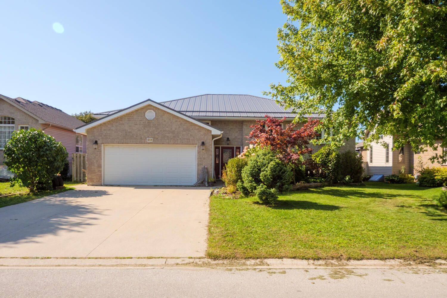 Saugeen Shores, ON N0H 2C2,958 Highland ST