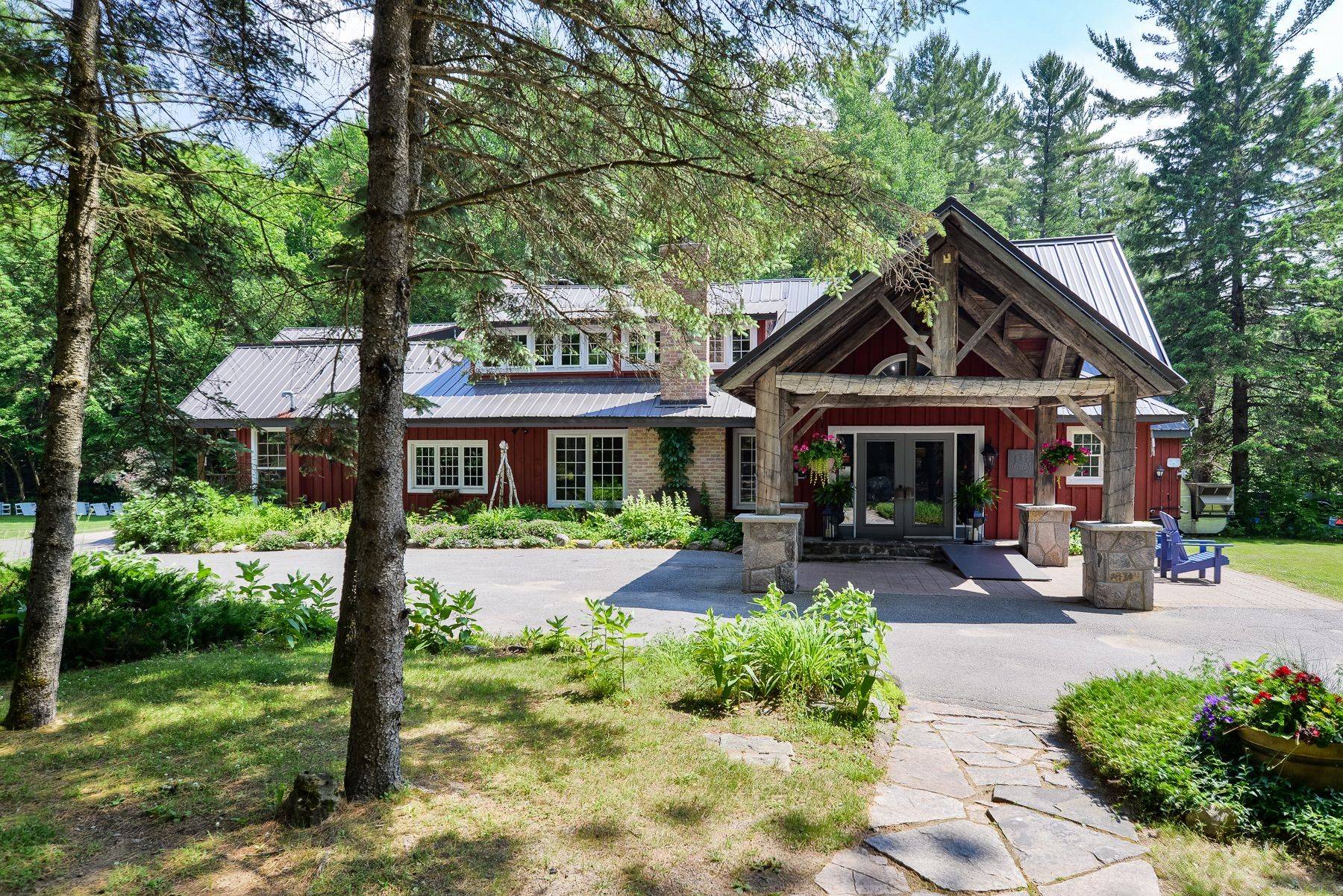 Huntsville, ON P0B 1L0,848 & 1086 CLEARWATER LAKE Rd & N. Deer Lake RD