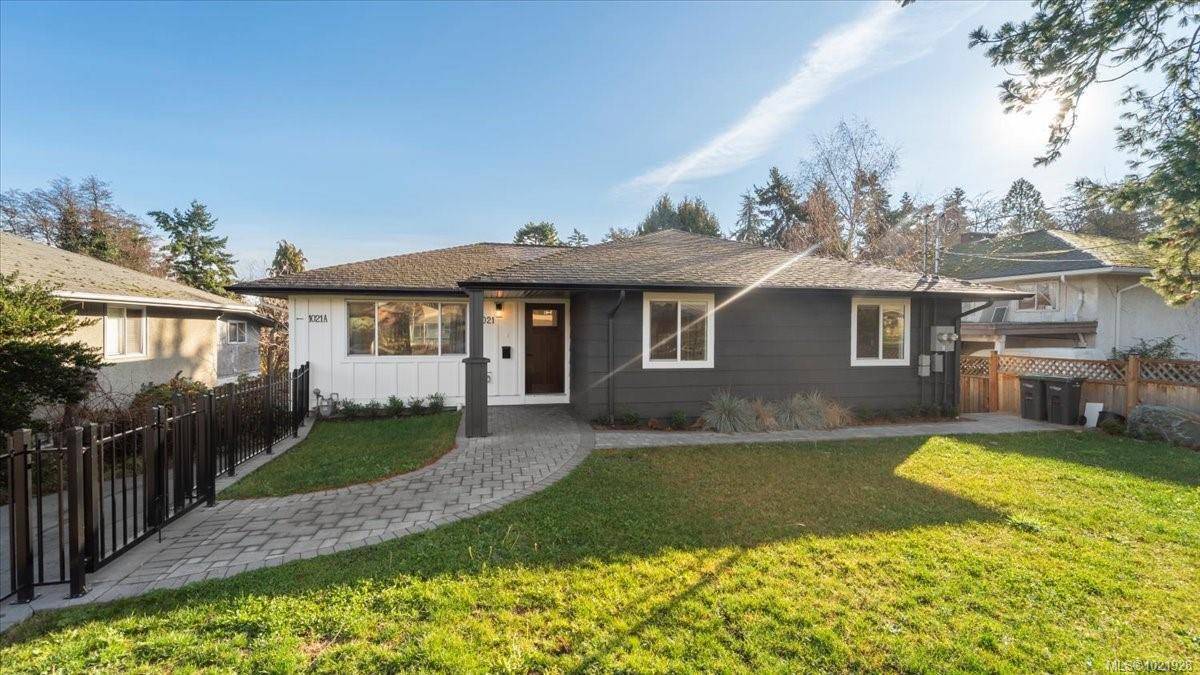 Esquimalt, BC V9A 2A2,1021 Tillicum Rd