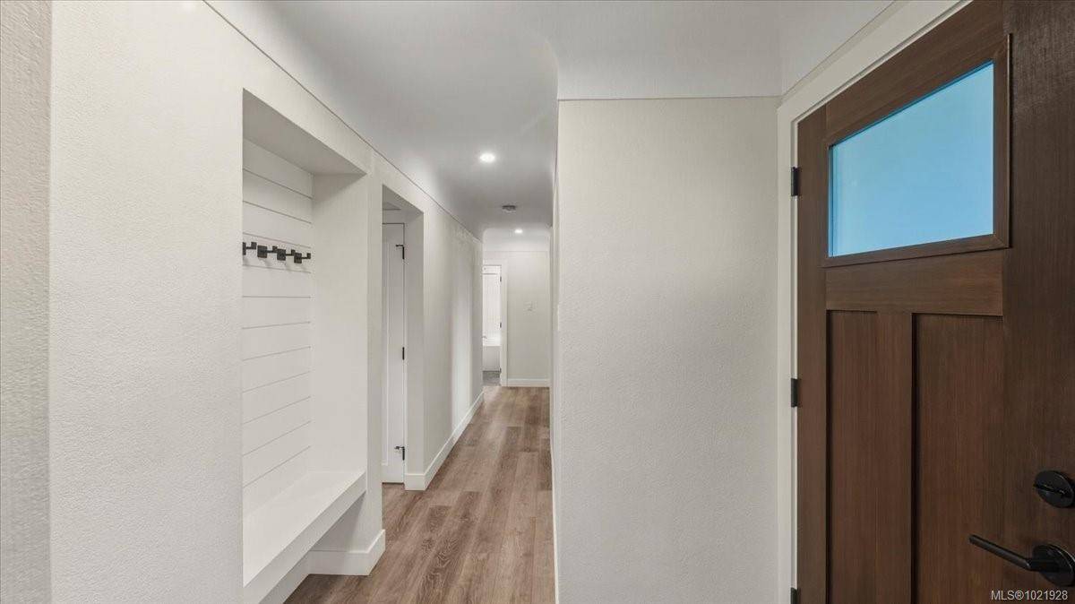 Esquimalt, BC V9A 2A2,1021 Tillicum Rd