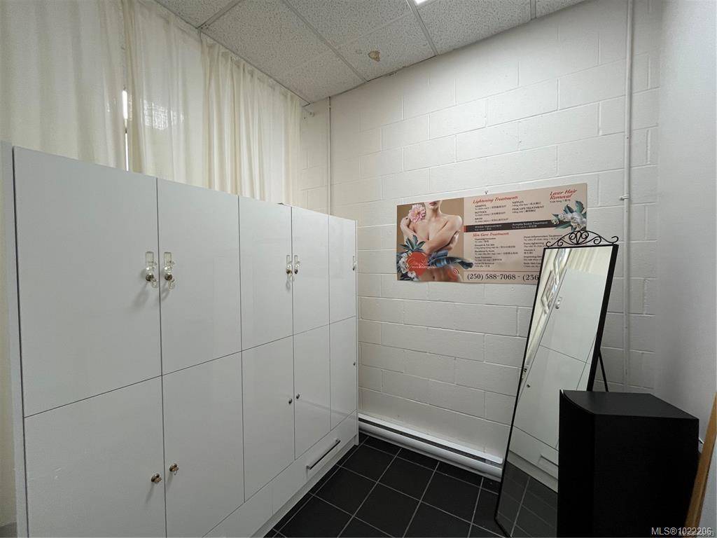 Victoria, BC V8X 5G1,2639 QUADRA St #A