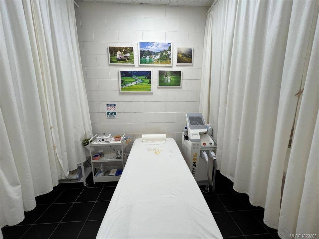 Victoria, BC V8X 5G1,2639 QUADRA St #A