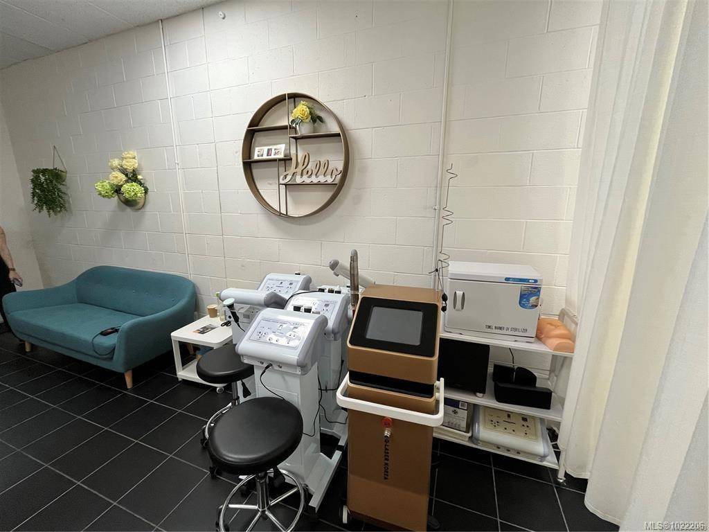 Victoria, BC V8X 5G1,2639 QUADRA St #A