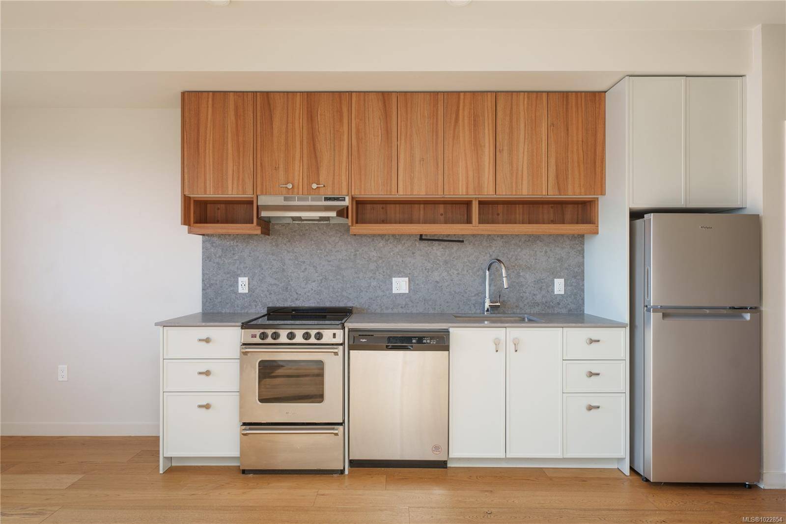 Victoria, BC V8Z 1A5,629 Speed Ave #210