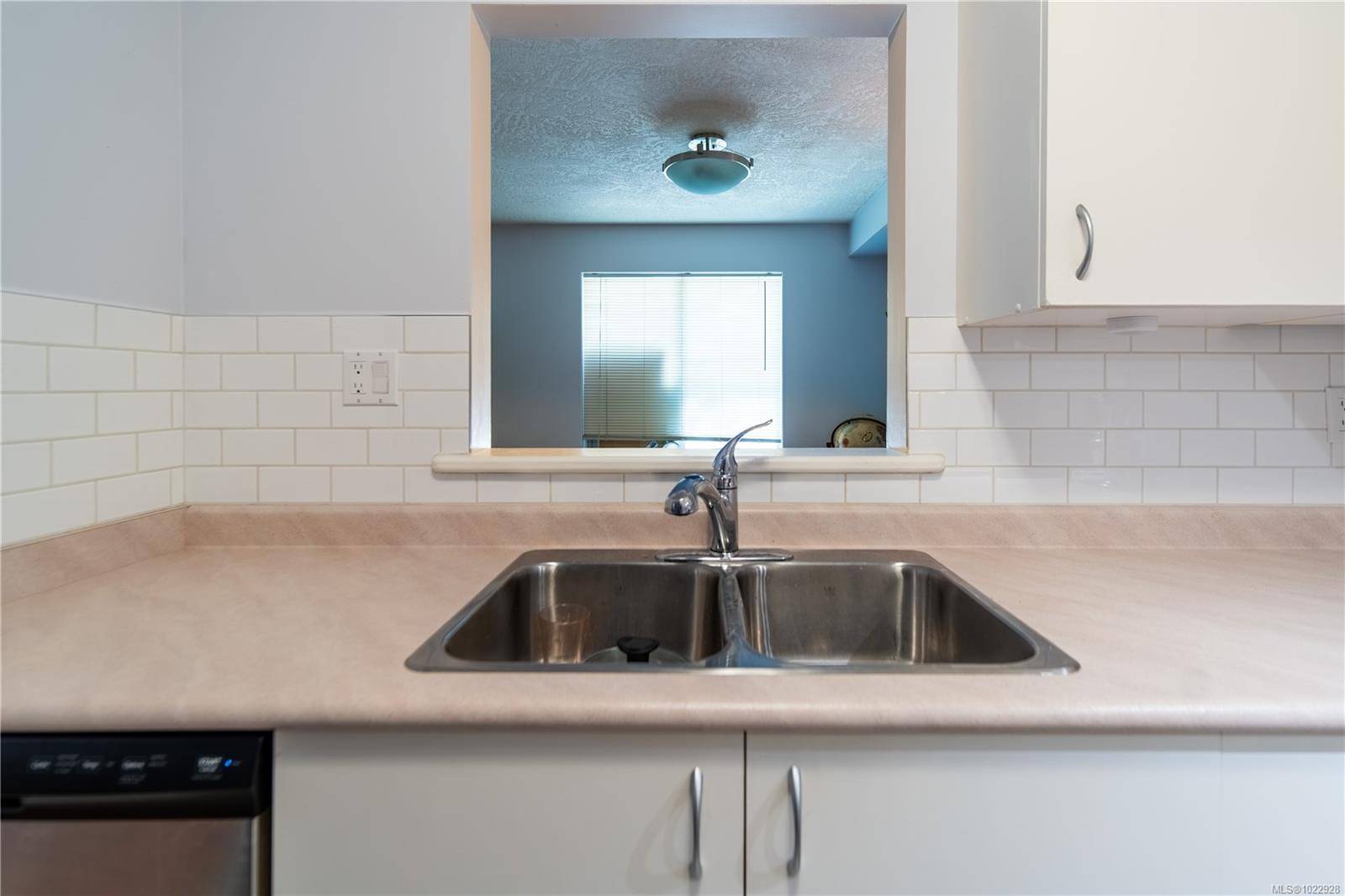 Victoria, BC V8W 1S1,832 Fisgard St #304