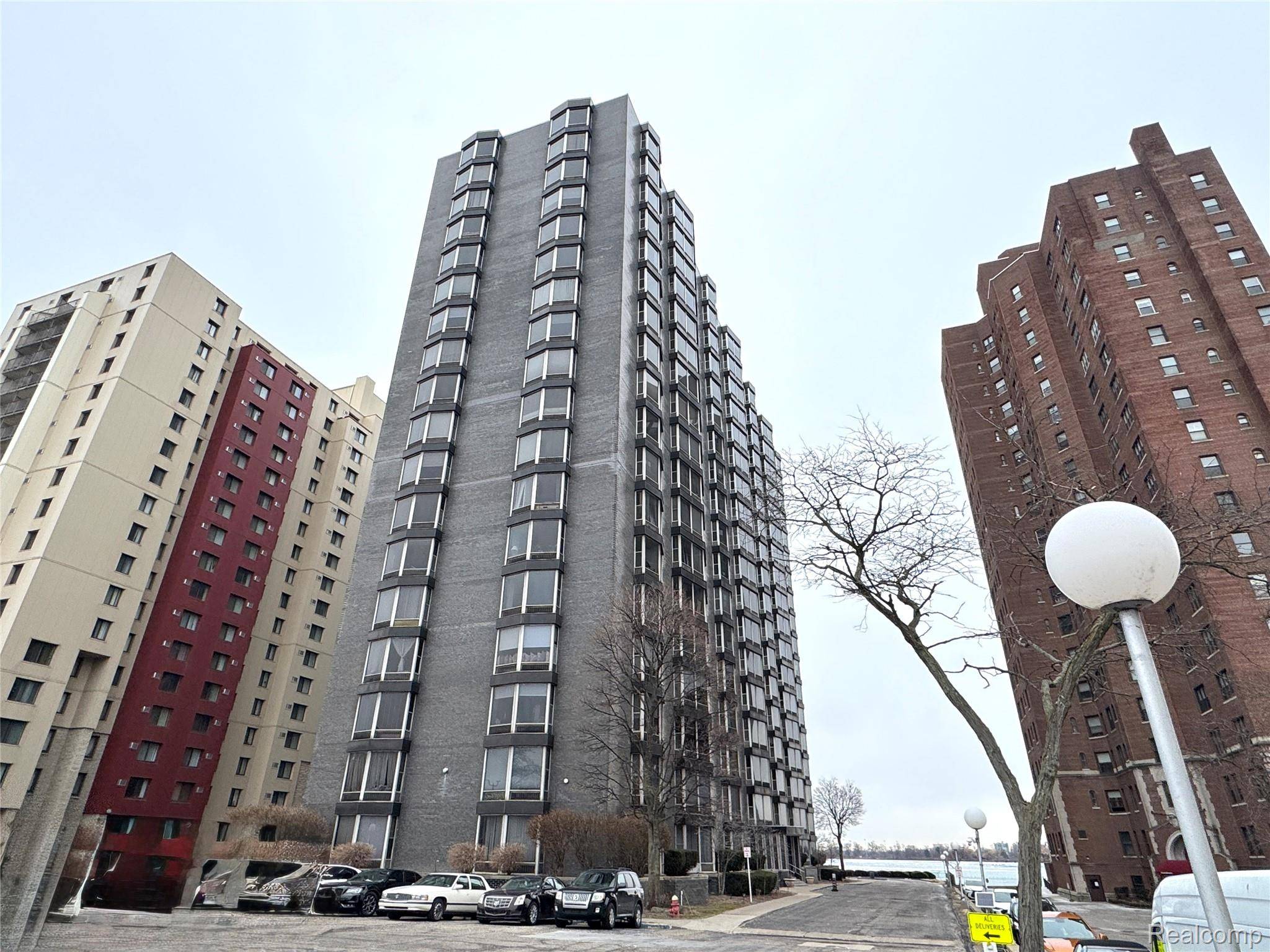 Detroit, MI 48214,8200 E Jefferson AVE #204