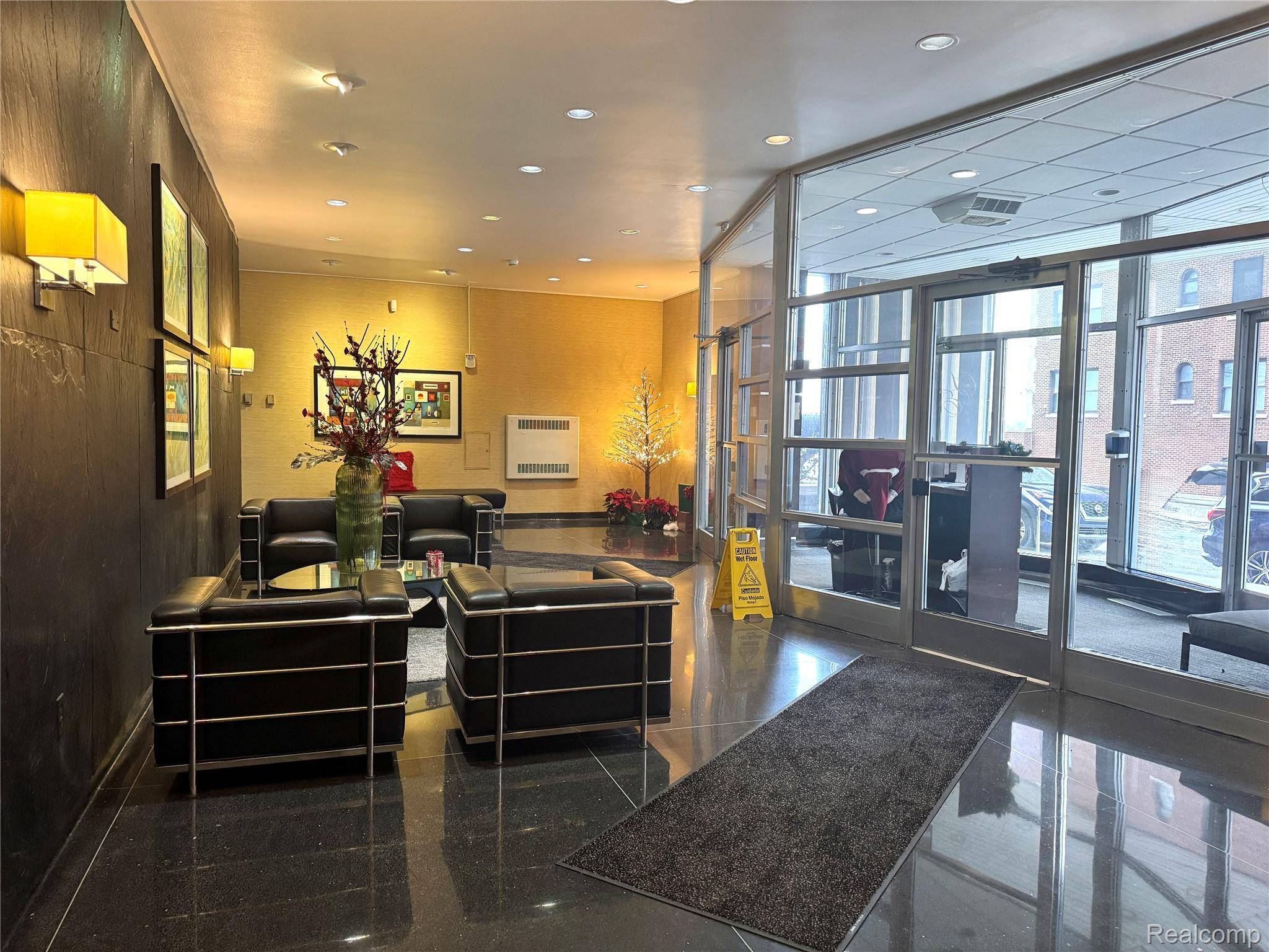 Detroit, MI 48214,8200 E Jefferson AVE #204